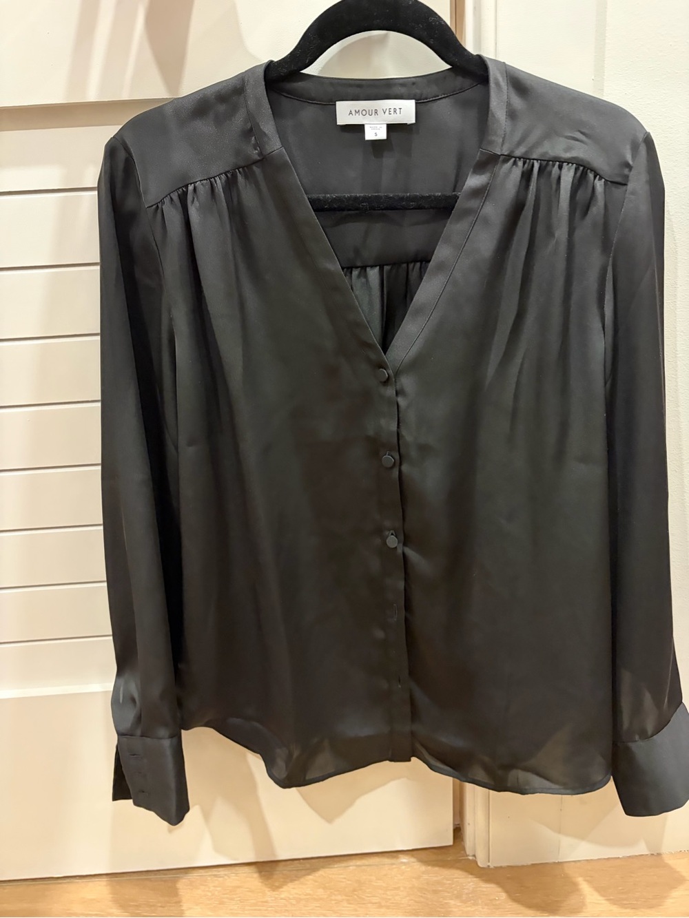 Amour Vert Black Satin V-Neck Button-Down Blouse